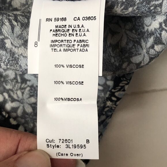 Karen Kane Floral Print Long Sleeve Blouse Pullover V Neck Shirt Small NWT - Picture 9 of 13